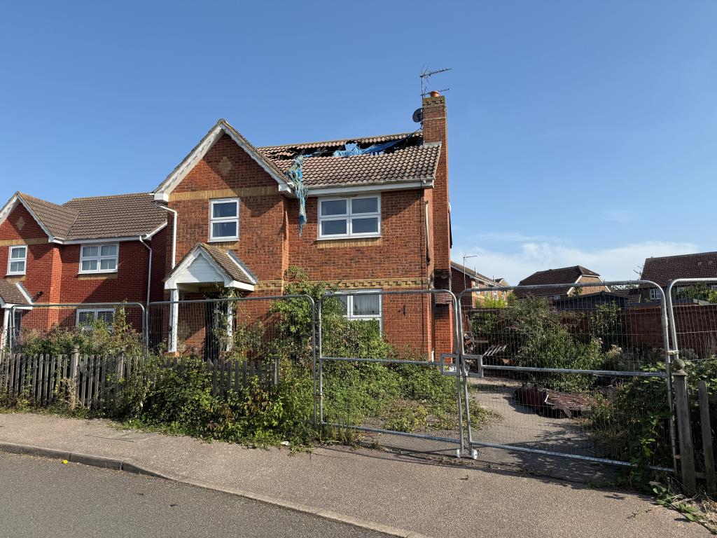 Lot: 117 - FIRE DAMAGED FOUR-BEDROOM DETACHED HOUSE - Fire damaged detached house